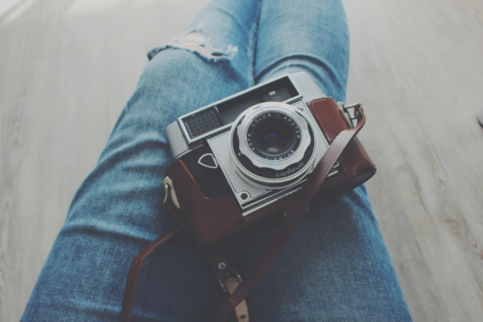 Studio di produzione video con attrezzatura cinematografica